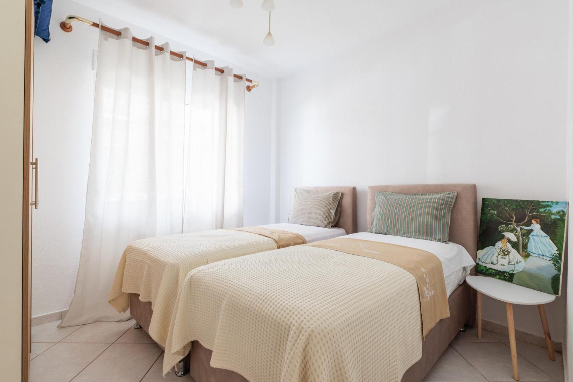 Apartment Next To The Sea Paralia Dionysiou Exterior photo
